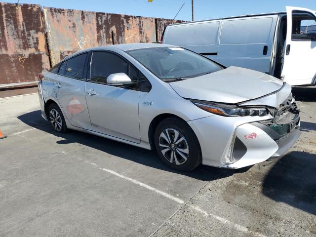 JTDKARFP7J3094943 - 2018 TOYOTA PRIUS PRIM WHITE photo 4