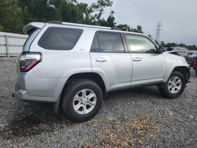 JTEEU5JR0M5229867 - 2021 TOYOTA 4RUNNER SR5 SILVER photo 3