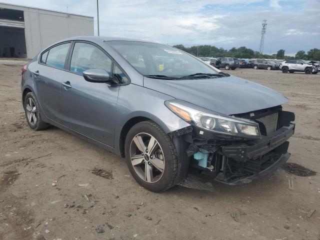 3KPFL4A72JE202142 - 2018 KIA FORTE LX 灰色 照片 4