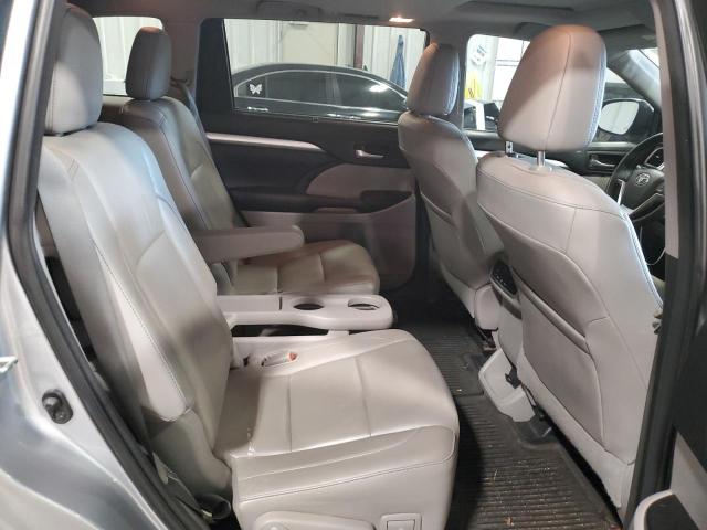 5TDKKRFH3FS112141 - 2015 TOYOTA HIGHLANDER XLE SILVER photo 11