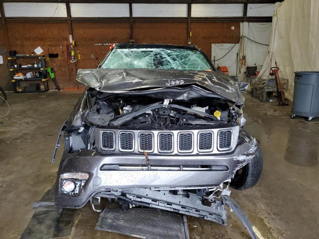 3C4NJDCB2JT175118 - 2018 JEEP COMPASS LIMITED CHARCOAL photo 5