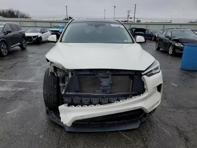 3PCAJ5M30KF110747 - 2019 INFINITI QX50 ESSENTIAL WHITE photo 5