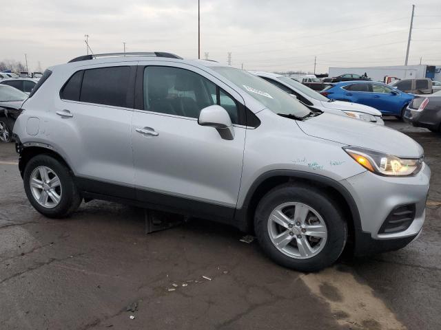 3GNCJLSB8KL303194 - 2019 CHEVROLET TRAX 1LT SILVER photo 4