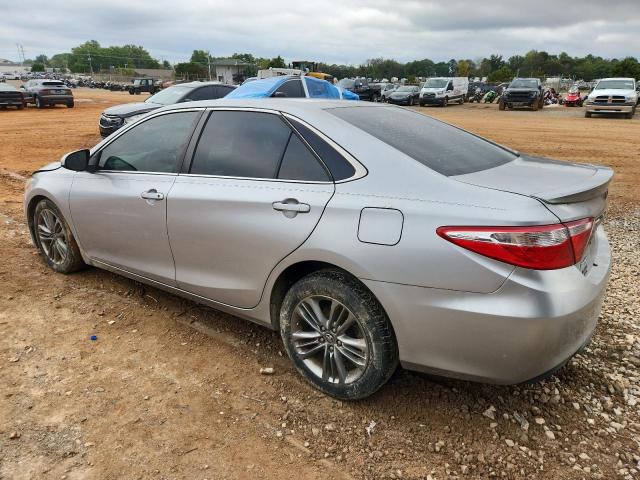 4T1BF1FK9HU340155 - 2017 TOYOTA CAMRY LE 银色 照片 2