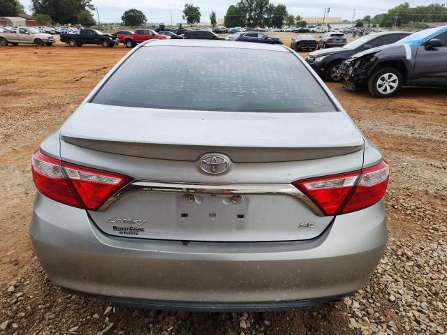 4T1BF1FK9HU340155 - 2017 TOYOTA CAMRY LE 银色 照片 6