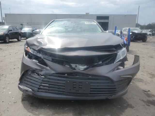 4T1C31AK2NU587467 - 2022 TOYOTA CAMRY LE GRAY photo 5