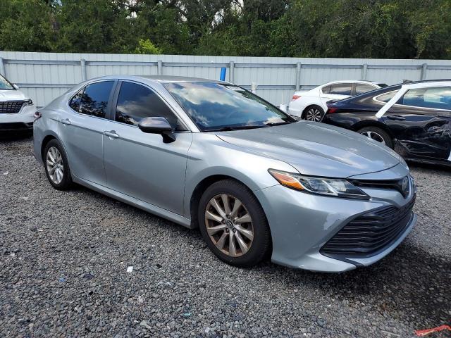 4T1B11HK5JU501702 - 2018 TOYOTA CAMRY L SILVER photo 4