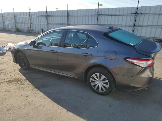 4T1E31AK7LU545446 - 2020 TOYOTA CAMRY LE GRAY photo 2