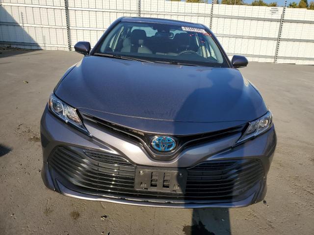 4T1E31AK7LU545446 - 2020 TOYOTA CAMRY LE GRAY photo 5