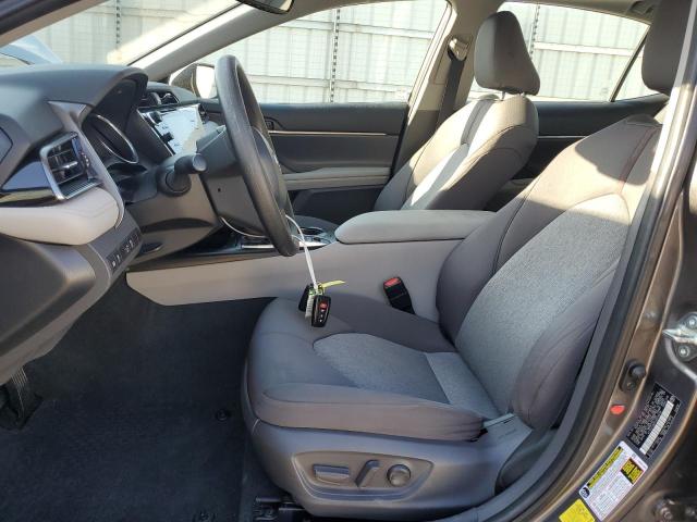 4T1E31AK7LU545446 - 2020 TOYOTA CAMRY LE GRAY photo 7