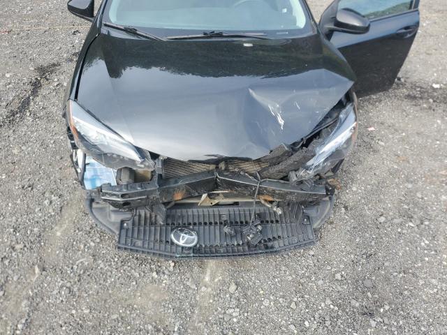 5YFBURHE6JP850045 - 2018 TOYOTA COROLLA L Czarny zdjęcie 11