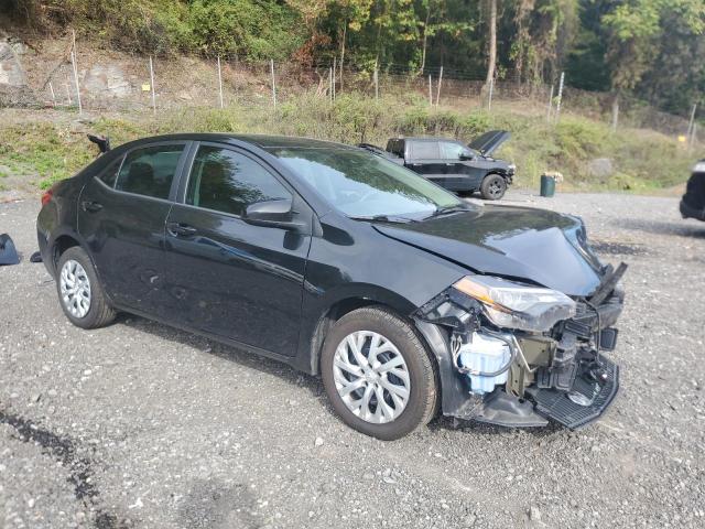 5YFBURHE6JP850045 - 2018 TOYOTA COROLLA L Czarny zdjęcie 4