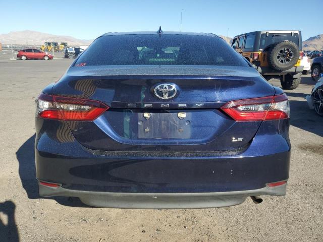 4T1C11AK1NU056895 - 2022 TOYOTA CAMRY LE BLUE photo 6