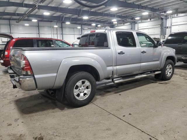 3TMMU4FN2EM063850 - 2014 TOYOTA TACOMA DOUBLE CAB LONG BED SILVER photo 3