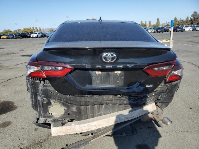 4T1G11AK5NU697808 - 2022 TOYOTA CAMRY SE BLACK photo 6