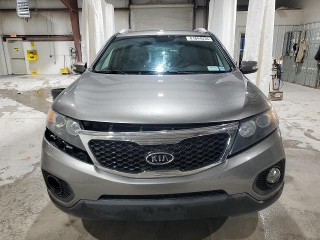 5XYKT3A61DG416658 - 2013 KIA SORENTO LX GRAY photo 5