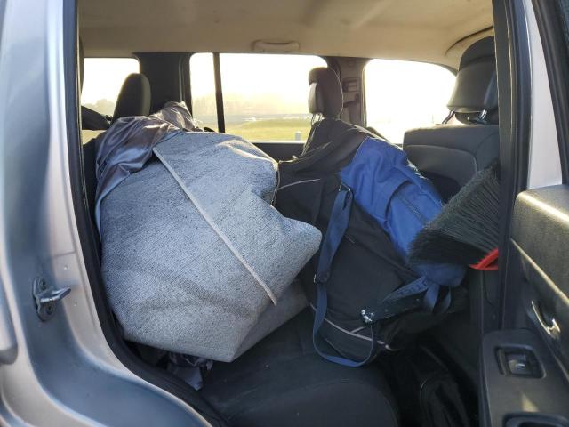 1C4PJMAK0CW147634 - 2012 JEEP LIBERTY SPORT Silber Foto 11