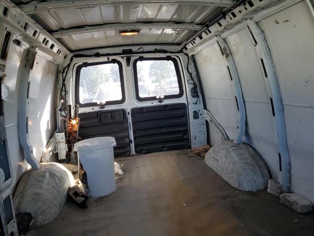 1GCFG15X981120516 - 2008 CHEVROLET EXPRESS G1 WHITE photo 10