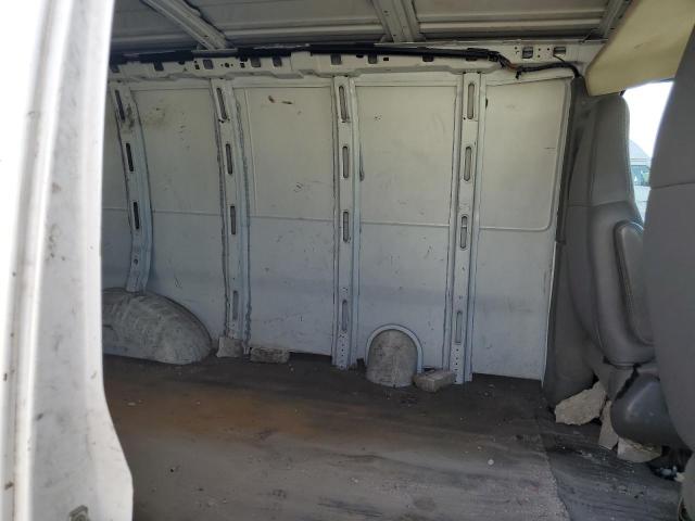 1GCFG15X981120516 - 2008 CHEVROLET EXPRESS G1 WHITE photo 11
