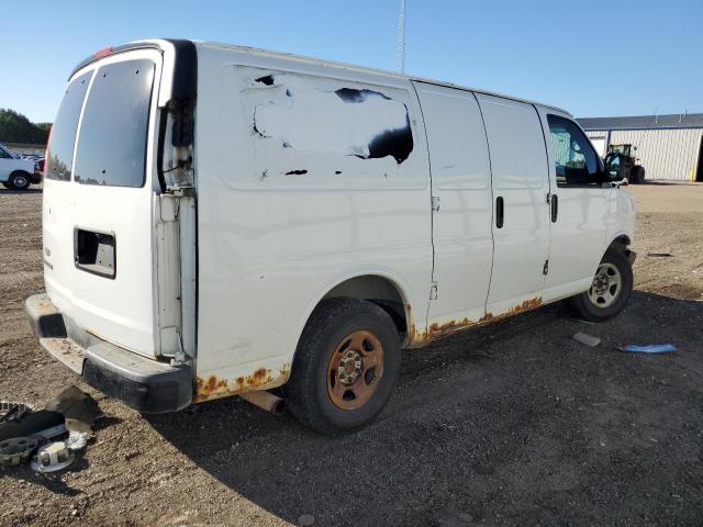 1GCFG15X981120516 - 2008 CHEVROLET EXPRESS G1 WHITE photo 3