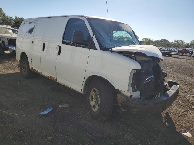 1GCFG15X981120516 - 2008 CHEVROLET EXPRESS G1 WHITE photo 4