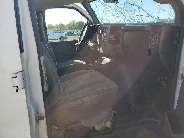 1GCFG15X981120516 - 2008 CHEVROLET EXPRESS G1 WHITE photo 7