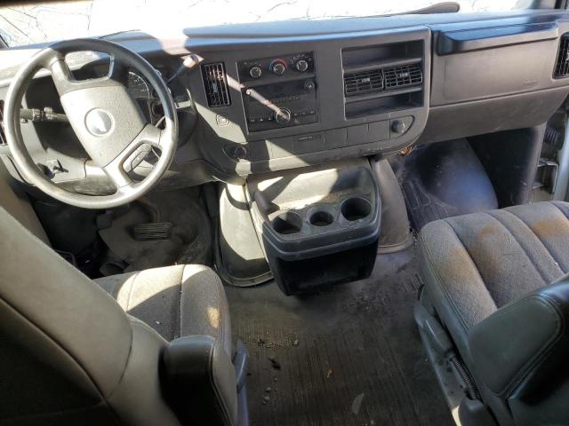 1GCFG15X981120516 - 2008 CHEVROLET EXPRESS G1 WHITE photo 8