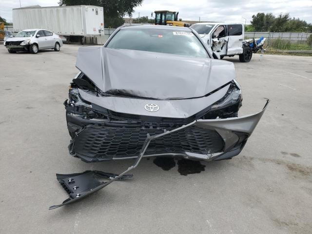 4T1DAACK9SU516172 - 2025 TOYOTA CAMRY XSE Grafit foto 5