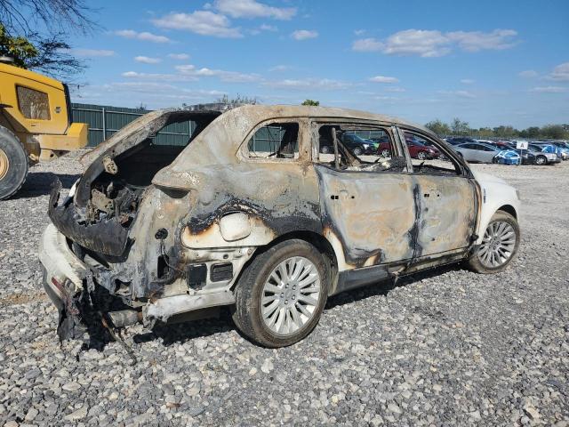 2LMHJ5AT4CBL53317 - 2012 LINCOLN MKT WHITE photo 3