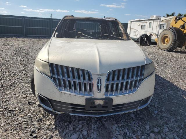 2LMHJ5AT4CBL53317 - 2012 LINCOLN MKT WHITE photo 5