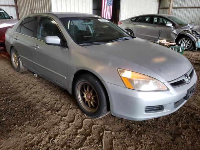 1HGCM56447A049815 - 2007 HONDA ACCORD LX SILVER photo 4