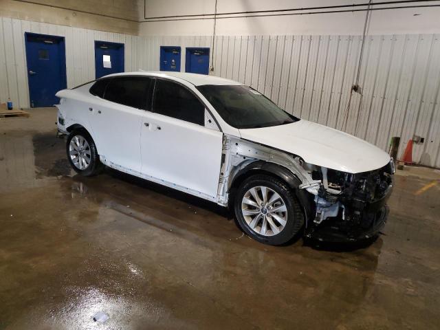 5XXGT4L31JG269711 - 2018 KIA OPTIMA LX WHITE photo 4