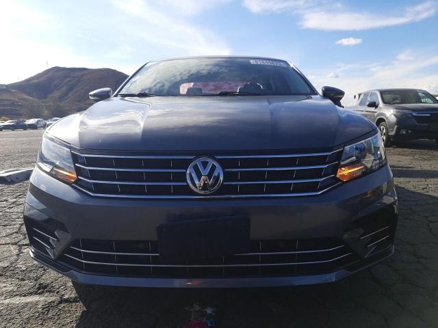 1VWDT7A38HC044944 - 2017 VOLKSWAGEN PASSAT R-LINE Grau Foto 5