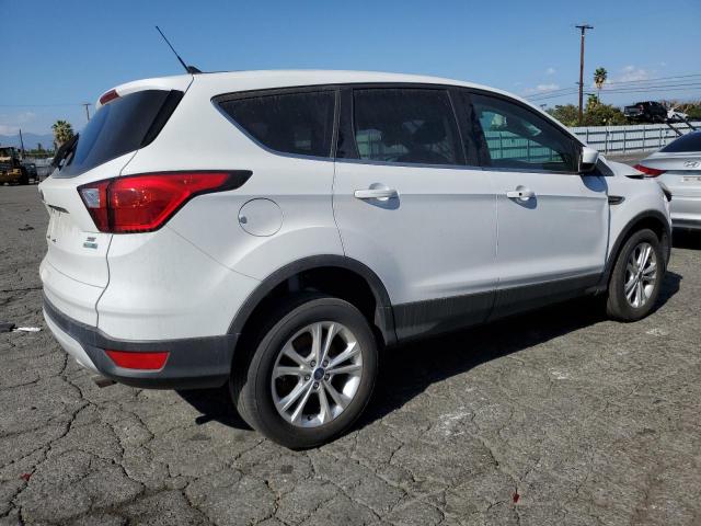 1FMCU9GD2KUC07284 - 2019 FORD ESCAPE SE WHITE photo 3
