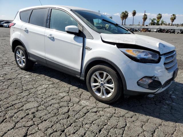 1FMCU9GD2KUC07284 - 2019 FORD ESCAPE SE WHITE photo 4