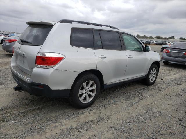 5TDBK3EH3DS235286 - 2013 TOYOTA HIGHLANDER BASE ვერცხლისფერი ფოტო 3