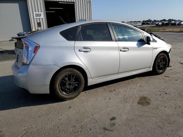 JTDKN3DU2F1989320 - 2015 TOYOTA PRIUS SILVER photo 3