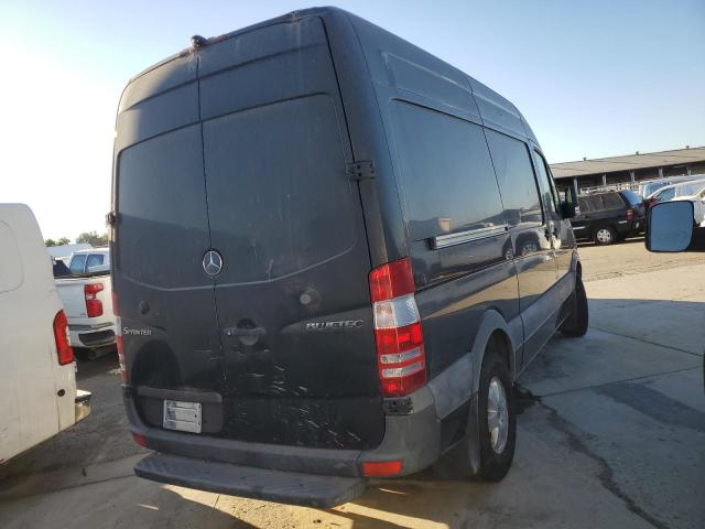 WD3PE7CC0B5549230 - 2011 MERCEDES-BENZ SPRINTER 2500 BLACK photo 3