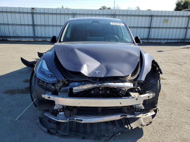 7SAYGAEE2NF536338 - 2022 TESLA MODEL Y Gris foto 5