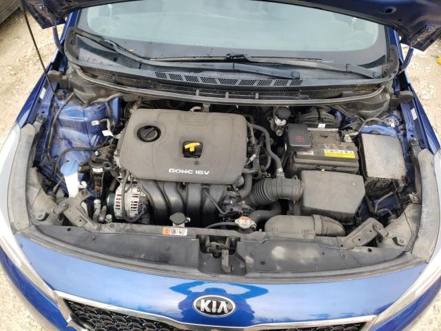 3KPFL4A70HE100655 - 2017 KIA FORTE LX BLUE photo 11