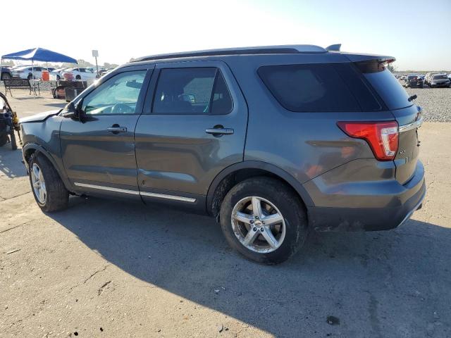 1FM5K8D80HGA94099 - 2017 FORD EXPLORER XLT Grau Foto 2