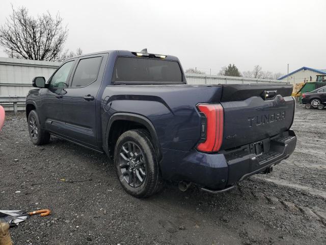 5TFNA5DB3NX001590 - 2022 TOYOTA TUNDRA CREWMAX PLATINUM Blau Foto 2