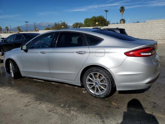 3FA6P0H70HR360832 - 2017 FORD FUSION SE SILVER photo 2