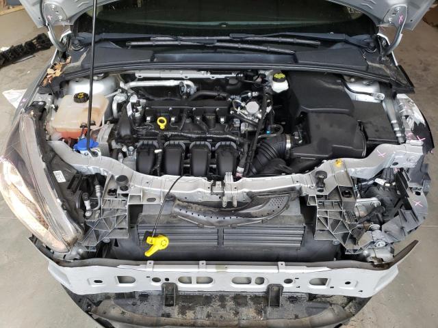 1FADP3F23JL251561 - 2018 FORD FOCUS SE SILVER photo 11