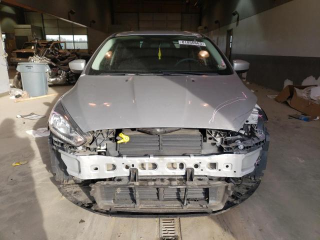 1FADP3F23JL251561 - 2018 FORD FOCUS SE SILVER photo 5