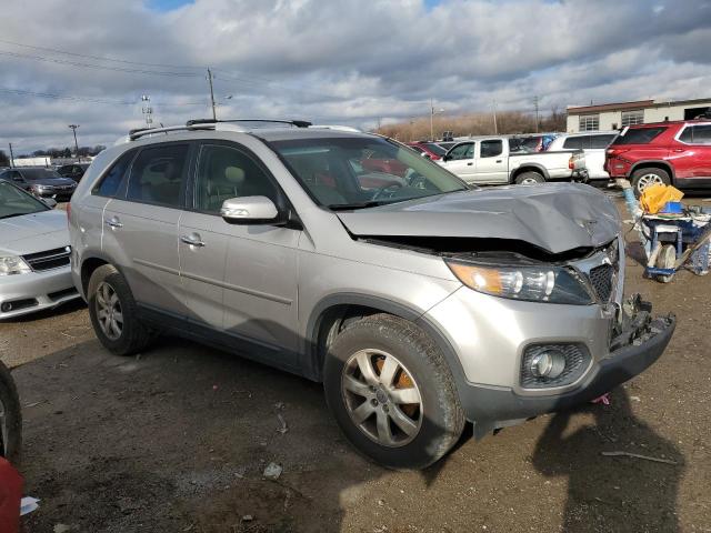 5XYKT3A66DG418325 - 2013 KIA SORENTO LX SILVER photo 4