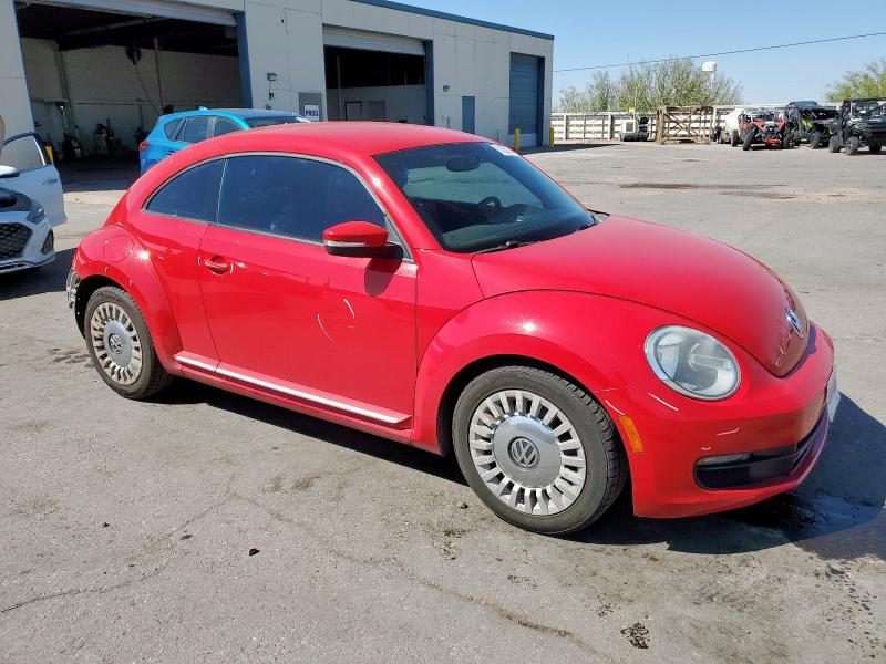 3VWJP7AT0DM683576 - 2013 VOLKSWAGEN BEETLE 红色 照片 4