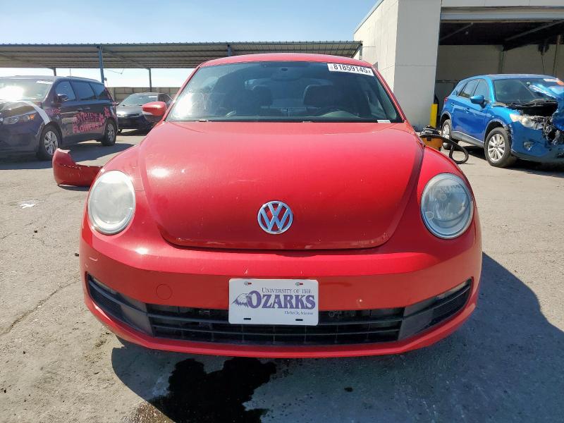3VWJP7AT0DM683576 - 2013 VOLKSWAGEN BEETLE 红色 照片 5
