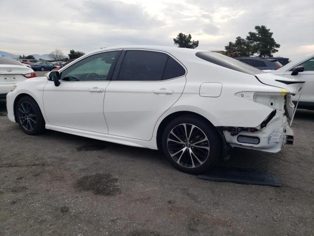 4T1B11HK6JU588056 - 2018 TOYOTA CAMRY L WHITE photo 2