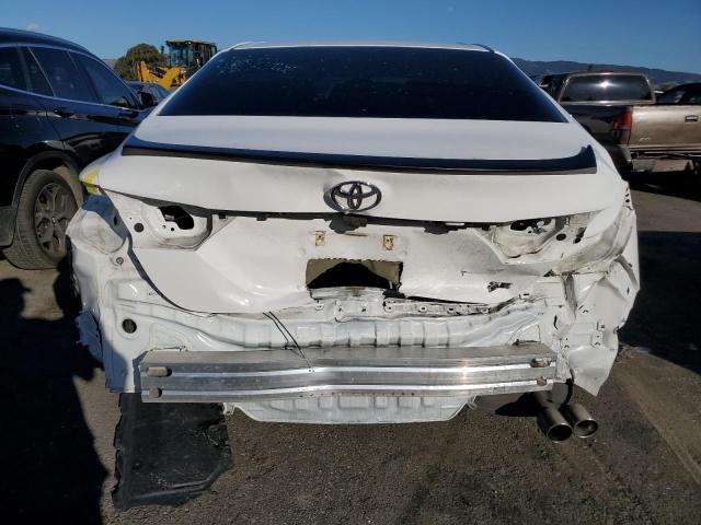 4T1B11HK6JU588056 - 2018 TOYOTA CAMRY L WHITE photo 6